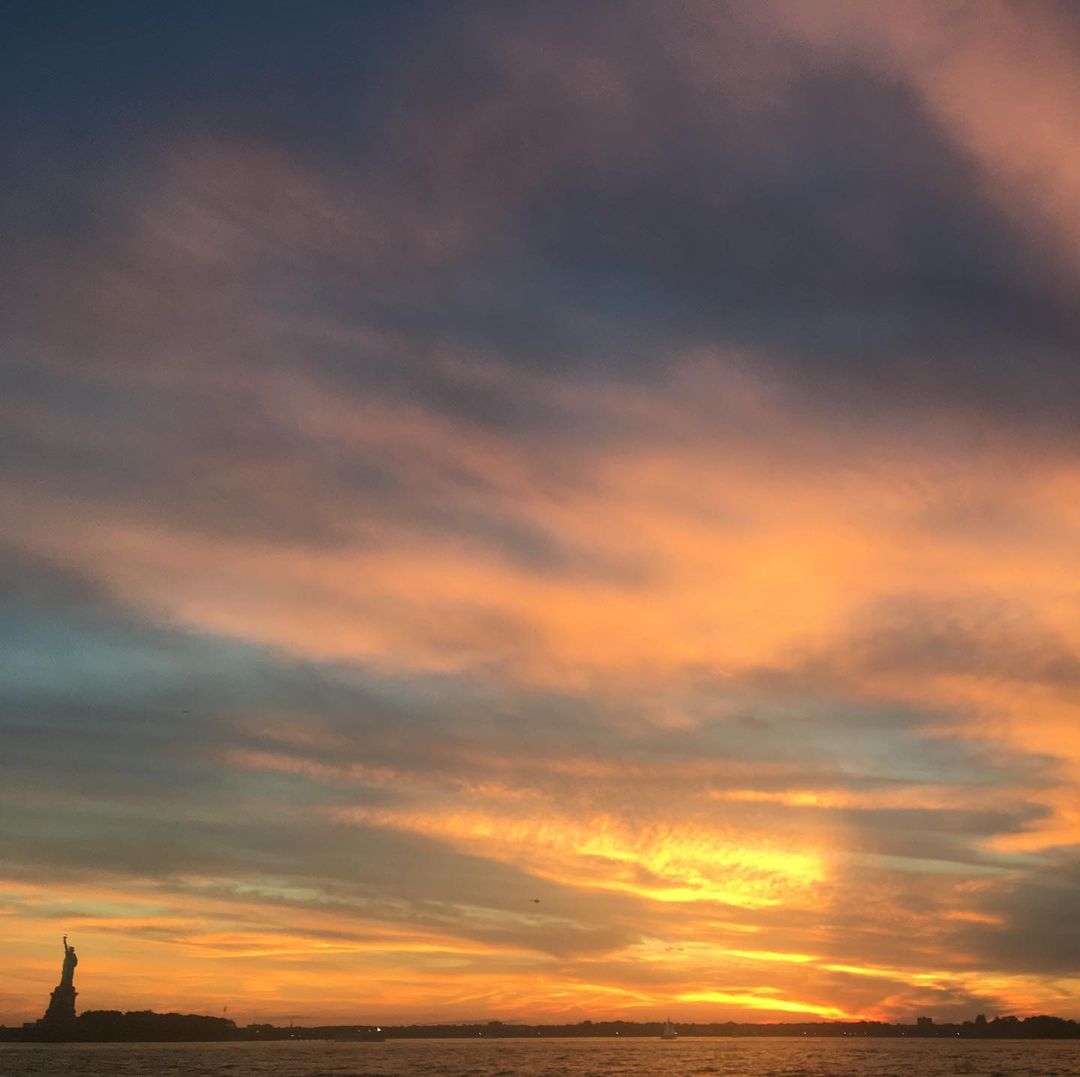 .
.
.
.
.
#SunsetSailNYC #NYCsunsetSail #SunsetBoatNYC #NYCSunsetBoat #Sailing…