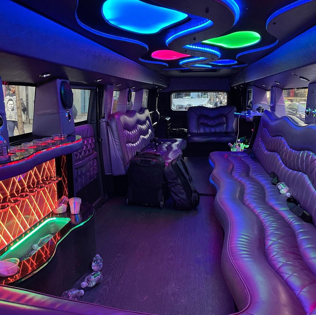 #partycar #weddingplanner #weddingny #weddingnj #partybusny #nyclimo #nycparty #…