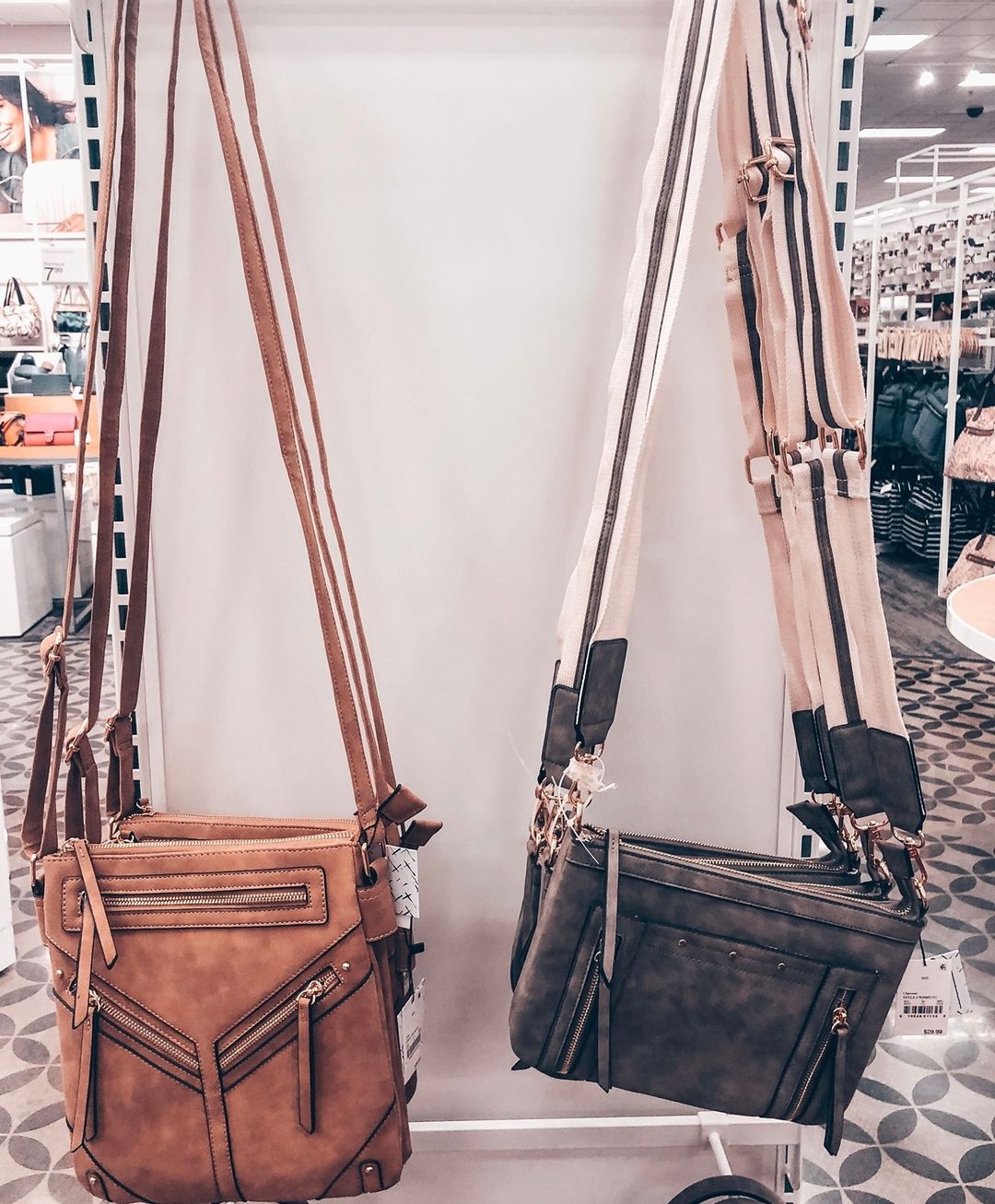 I love VR NYC purses. Anyone else?⁣
Shop this on my LIKEtoKNOW.it by clicking on…