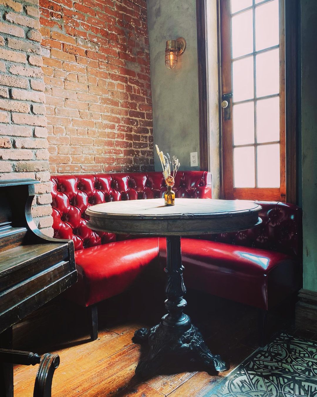 The perfect place for your perfect date. Open everyday, Noon to Late….